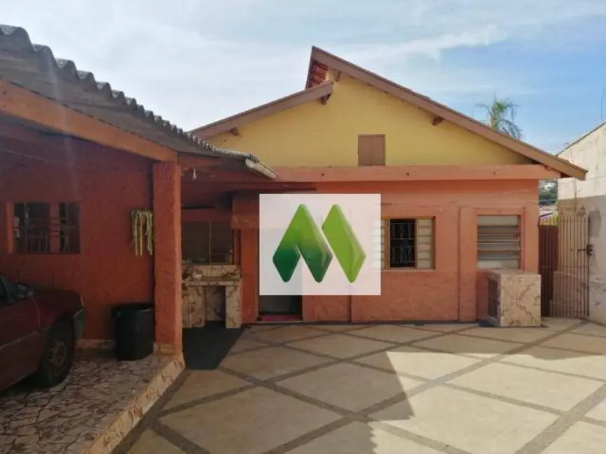 Casa com 3 quartos à venda em Vila São Lúcio, Botucatu - SP - imagem 2 Foto 2 de Casa com 3 quartos à venda em Vila São Lúcio, Botucatu - SP