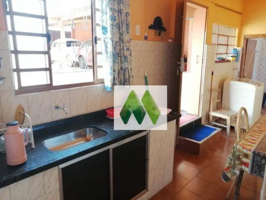 Casa com 3 quartos à venda em Vila São Lúcio, Botucatu - SP - imagem 4 Foto 4 de Casa com 3 quartos à venda em Vila São Lúcio, Botucatu - SP