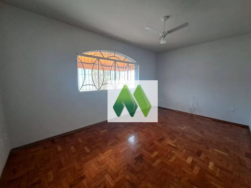 Casa com 3 quartos à venda, 330m2 em Jardim Flamboyant, Botucatu - SP - imagem 3 Foto 3 de Casa com 3 quartos à venda, 330m2 em Jardim Flamboyant, Botucatu - SP