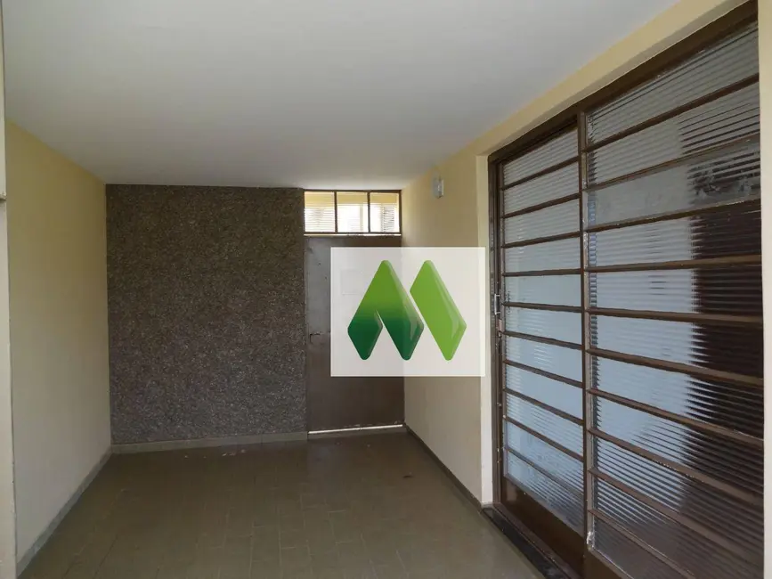 Casa com 2 quartos à venda, 250m2 em Vila Nova Botucatu, Botucatu - SP - imagem 4 Foto 4 de Casa com 2 quartos à venda, 250m2 em Vila Nova Botucatu, Botucatu - SP