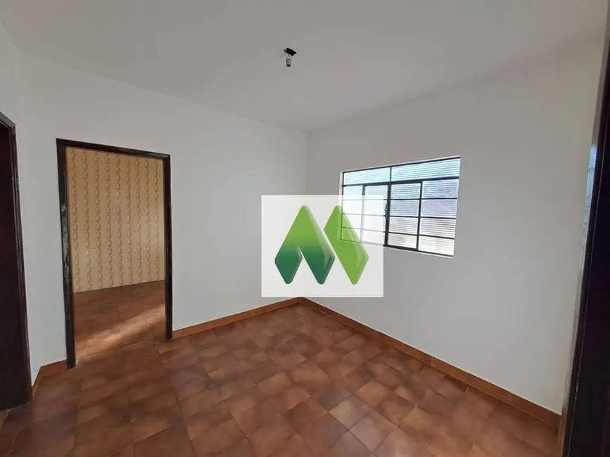 Casa com 2 quartos à venda, 180m2 em Jardim Paraíso II, Botucatu - SP - imagem 3 Foto 3 de Casa com 2 quartos à venda, 180m2 em Jardim Paraíso II, Botucatu - SP