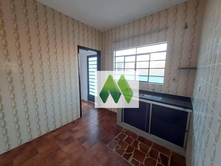 Casa com 2 quartos à venda, 180m2 em Jardim Paraíso II, Botucatu - SP - imagem 4 Foto 4 de Casa com 2 quartos à venda, 180m2 em Jardim Paraíso II, Botucatu - SP