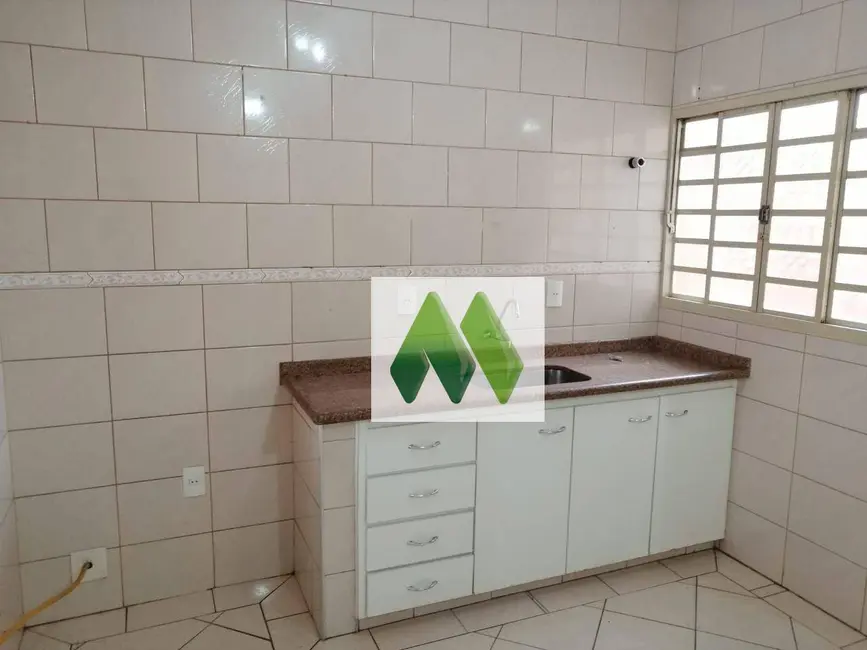 Foto 6 de Casa com 2 quartos à venda, 180m2 em Parque Residencial Primavera, Botucatu - SP