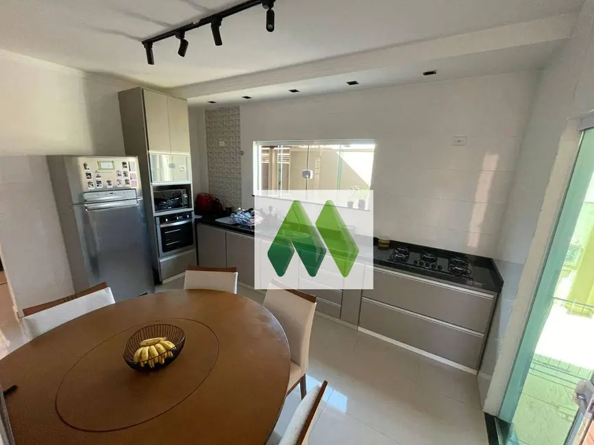 Casa com 3 quartos à venda, 137m2 em Jardim Flamboyant, Botucatu - SP - imagem 6 Foto 6 de Casa com 3 quartos à venda, 137m2 em Jardim Flamboyant, Botucatu - SP