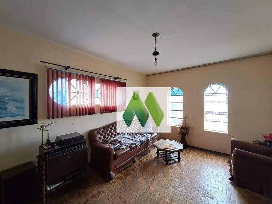 Foto 2 de Casa com 3 quartos à venda, 360m2 em Jardim Paraíso, Botucatu - SP