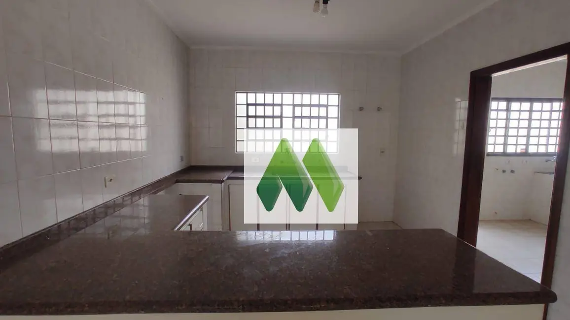 Foto 8 de Casa com 4 quartos à venda, 360m2 em Jardim Paraíso II, Botucatu - SP