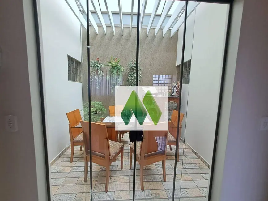 Foto 8 de Casa com 3 quartos à venda, 151m2 em Jardim Panorama, Botucatu - SP