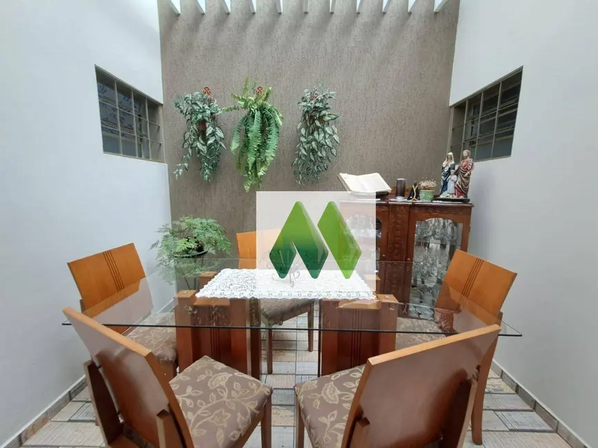 Foto 9 de Casa com 3 quartos à venda, 151m2 em Jardim Panorama, Botucatu - SP