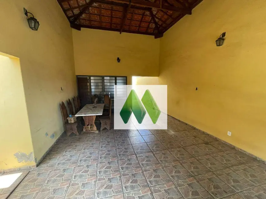 Foto 2 de Casa com 3 quartos à venda, 207m2 em Centro, Botucatu - SP