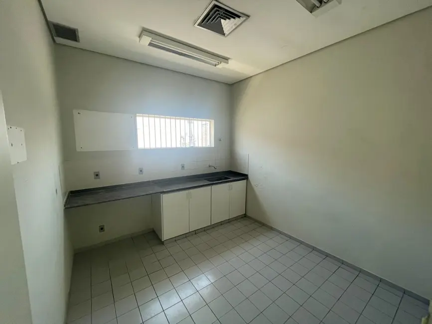 Sala Comercial à venda, 332m2 em Vila dos Lavradores, Botucatu - SP - imagem 8 Foto 8 de Sala Comercial à venda, 332m2 em Vila dos Lavradores, Botucatu - SP