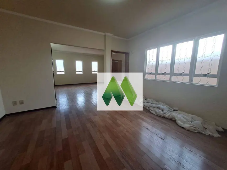 Casa com 4 quartos à venda, 385m2 em Jardim Flamboyant, Botucatu - SP - imagem 6 Foto 6 de Casa com 4 quartos à venda, 385m2 em Jardim Flamboyant, Botucatu - SP