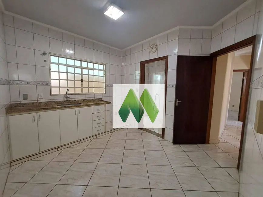 Casa com 3 quartos à venda, 280m2 em Jardim Flamboyant, Botucatu - SP - imagem 9 Foto 9 de Casa com 3 quartos à venda, 280m2 em Jardim Flamboyant, Botucatu - SP