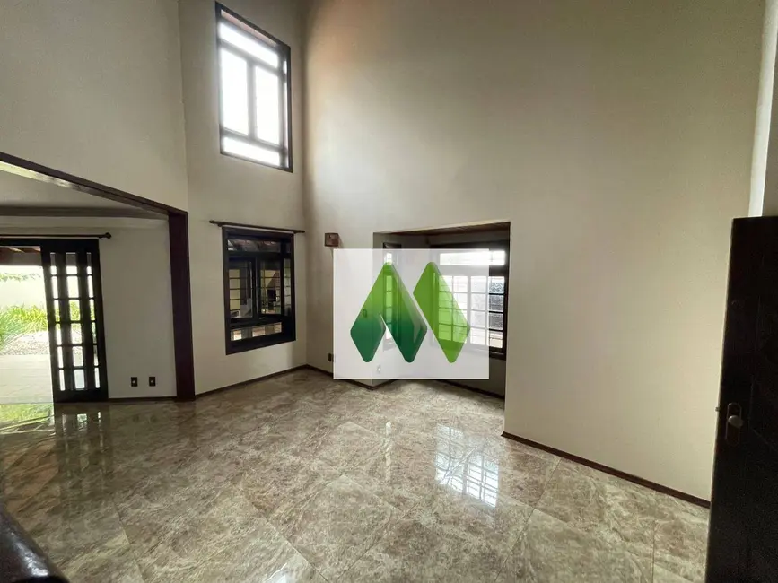 Foto 3 de Sobrado com 3 quartos à venda, 350m2 em Vila Guimarães, Botucatu - SP