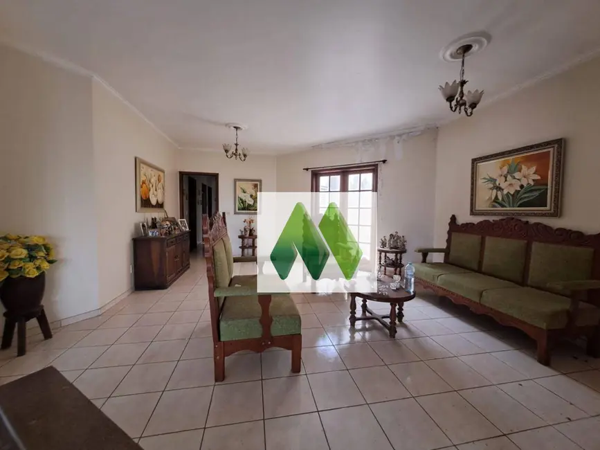 Casa com 3 quartos à venda, 400m2 em Jardim Paraíso, Botucatu - SP - imagem 5 Foto 5 de Casa com 3 quartos à venda, 400m2 em Jardim Paraíso, Botucatu - SP