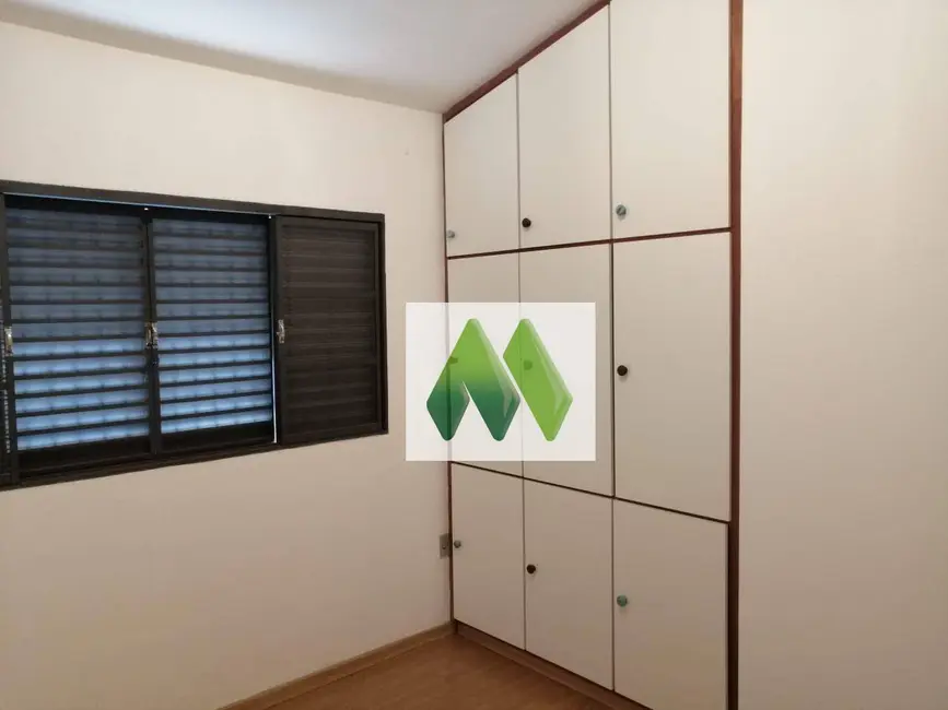 Casa à venda e para alugar, 450m2 em Centro, Botucatu - SP - imagem 9 Foto 9 de Casa à venda e para alugar, 450m2 em Centro, Botucatu - SP