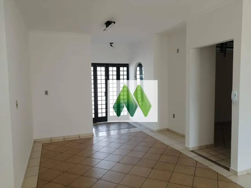 Casa à venda e para alugar, 450m2 em Centro, Botucatu - SP - imagem 4 Foto 4 de Casa à venda e para alugar, 450m2 em Centro, Botucatu - SP