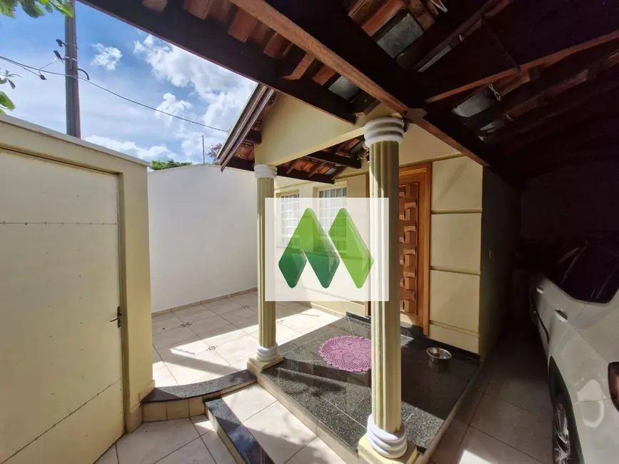 Foto 2 de Casa com 2 quartos à venda, 250m2 em Jardim Chácara dos Pinheiros, Botucatu - SP