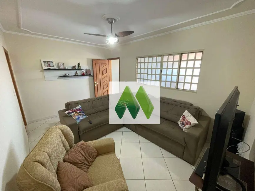 Sobrado com 3 quartos à venda em Jardim Paraíso II, Botucatu - SP - imagem 3 Foto 3 de Sobrado com 3 quartos à venda em Jardim Paraíso II, Botucatu - SP