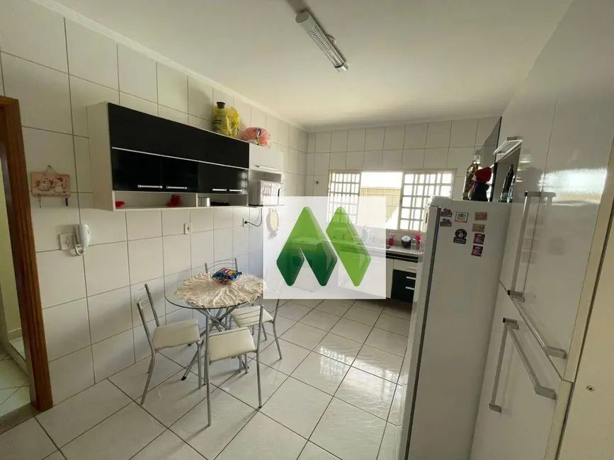 Sobrado com 3 quartos à venda em Jardim Paraíso II, Botucatu - SP - imagem 6 Foto 6 de Sobrado com 3 quartos à venda em Jardim Paraíso II, Botucatu - SP