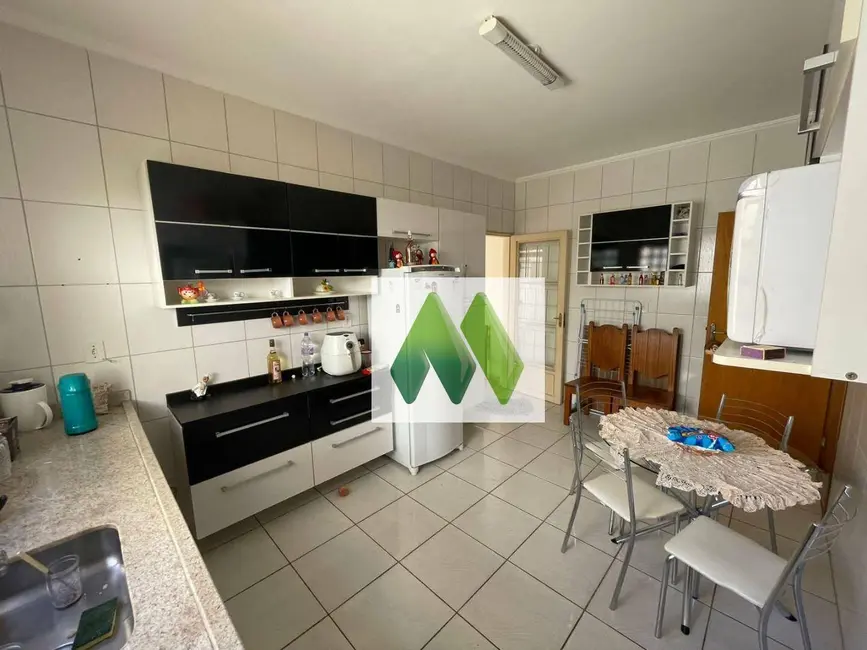 Sobrado com 3 quartos à venda em Jardim Paraíso II, Botucatu - SP - imagem 7 Foto 7 de Sobrado com 3 quartos à venda em Jardim Paraíso II, Botucatu - SP