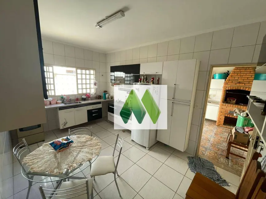 Sobrado com 3 quartos à venda em Jardim Paraíso II, Botucatu - SP - imagem 5 Foto 5 de Sobrado com 3 quartos à venda em Jardim Paraíso II, Botucatu - SP