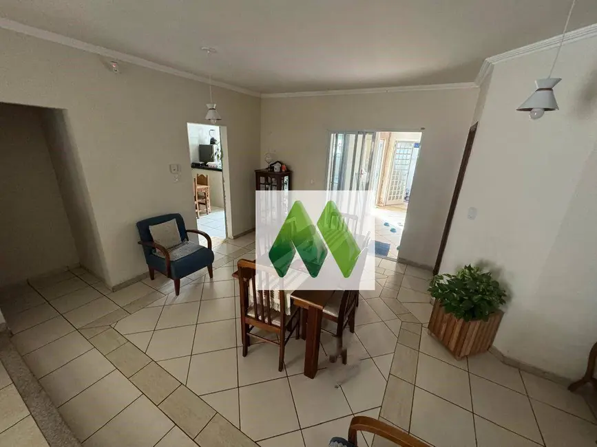 Foto 5 de Sobrado com 3 quartos à venda, 256m2 em Vila Santa Luzia, Botucatu - SP