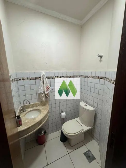 Foto 6 de Sobrado com 3 quartos à venda, 256m2 em Vila Santa Luzia, Botucatu - SP