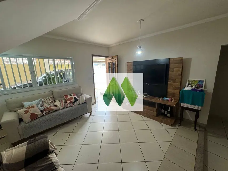 Foto 2 de Sobrado com 3 quartos à venda, 256m2 em Vila Santa Luzia, Botucatu - SP