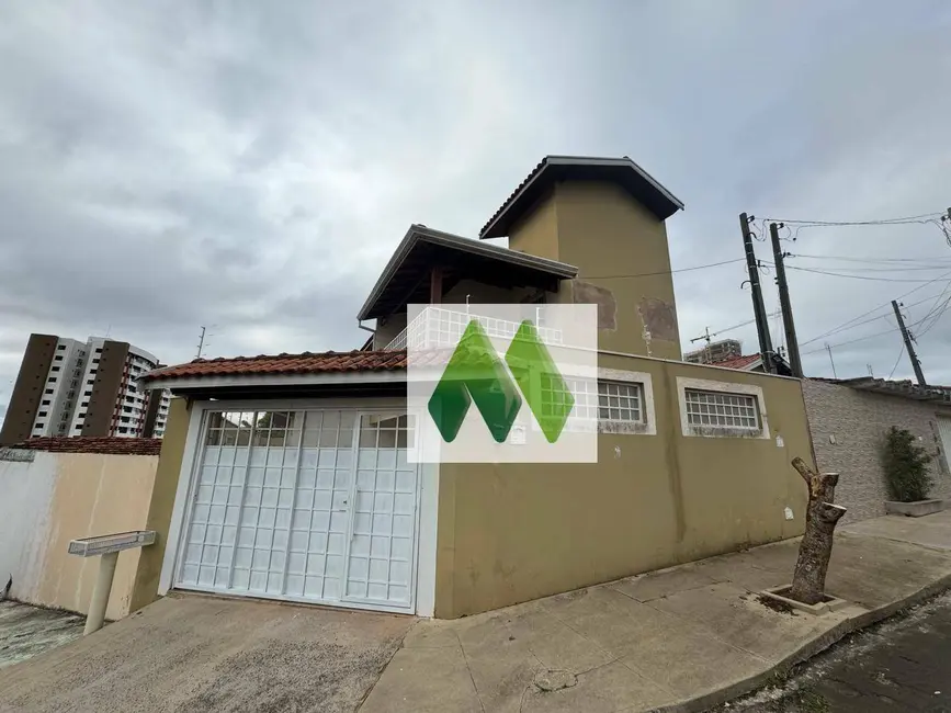 Foto 1 de Sobrado com 3 quartos à venda, 256m2 em Vila Santa Luzia, Botucatu - SP