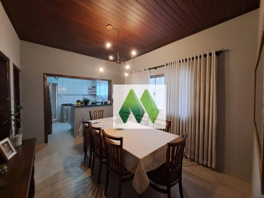 Foto 6 de Casa com 3 quartos à venda, 360m2 em Vila Maria, Botucatu - SP