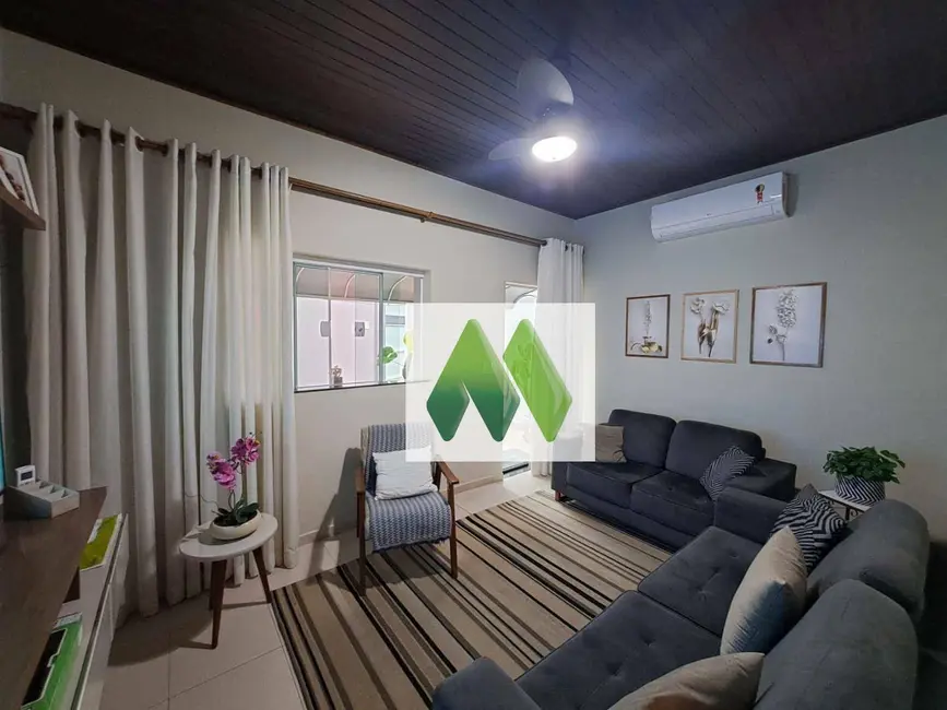 Foto 3 de Casa com 3 quartos à venda, 360m2 em Vila Maria, Botucatu - SP