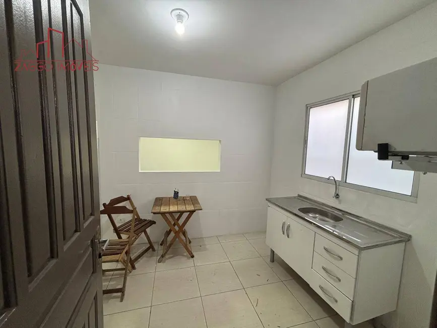 Kitnet com 1 quarto para alugar, 15m2 em Jardim Ester, São Paulo - SP - imagem 3 Foto 3 de Kitnet com 1 quarto para alugar, 15m2 em Jardim Ester, São Paulo - SP