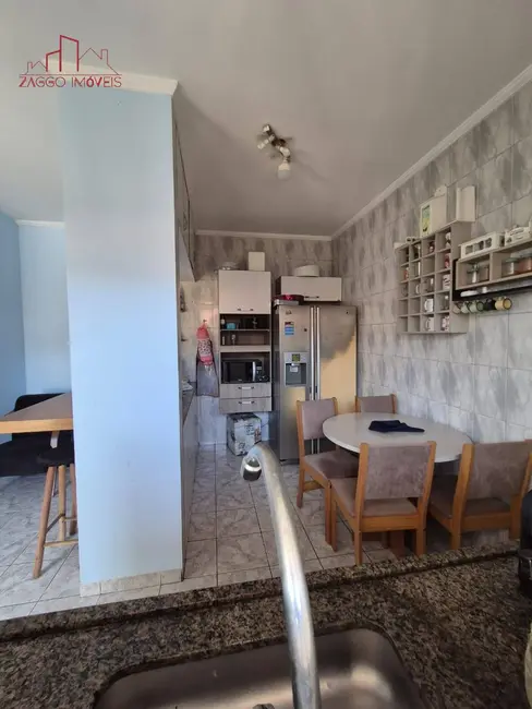 Casa com 5 quartos à venda, 250m2 em Jardim Comercial, São Paulo - SP - imagem 2 Foto 2 de Casa com 5 quartos à venda, 250m2 em Jardim Comercial, São Paulo - SP