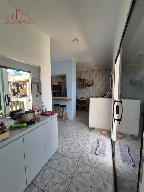 Casa com 5 quartos à venda, 250m2 em Jardim Comercial, São Paulo - SP - imagem 1 Foto 1 de Casa com 5 quartos à venda, 250m2 em Jardim Comercial, São Paulo - SP