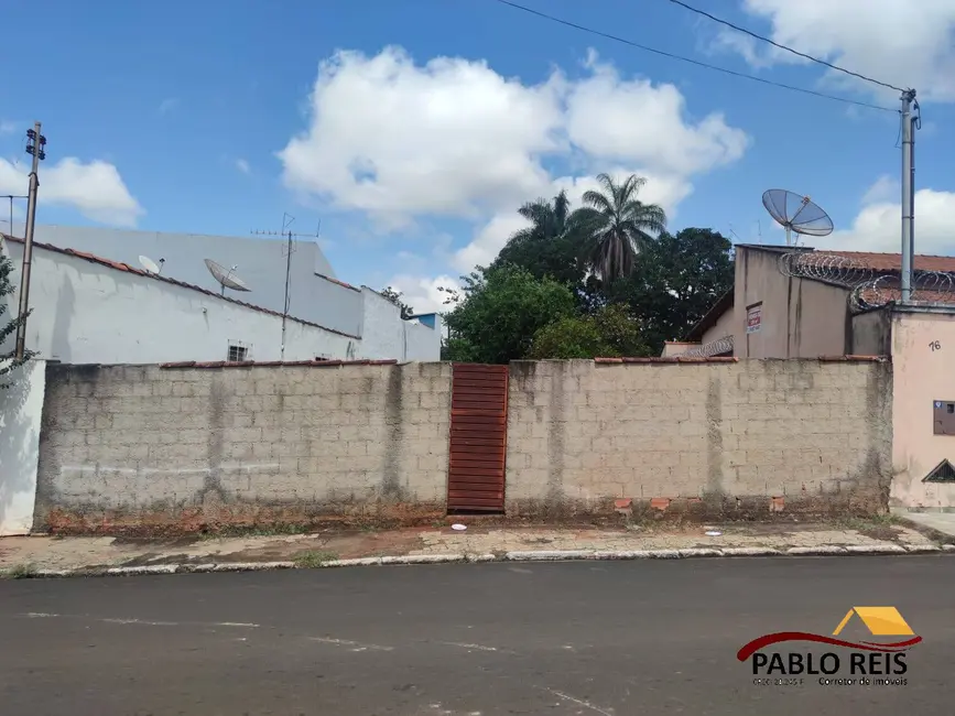 Foto 1 de Terreno / Lote à venda, 280m2 em Centro, Monte Carmelo - MG