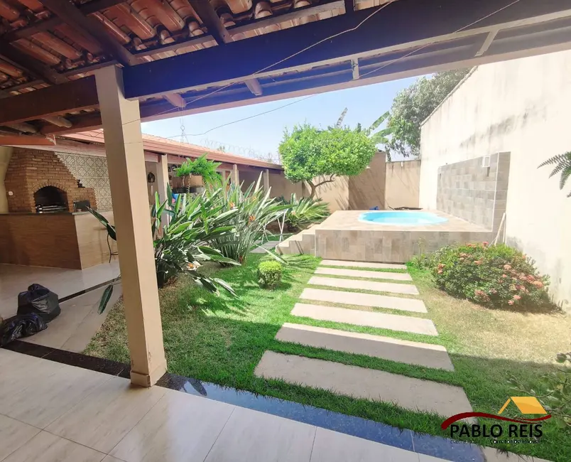 Casa com 3 quartos à venda, 360m2 em Monte Carmelo - MG - imagem 2 Foto 2 de Casa com 3 quartos à venda, 360m2 em Monte Carmelo - MG