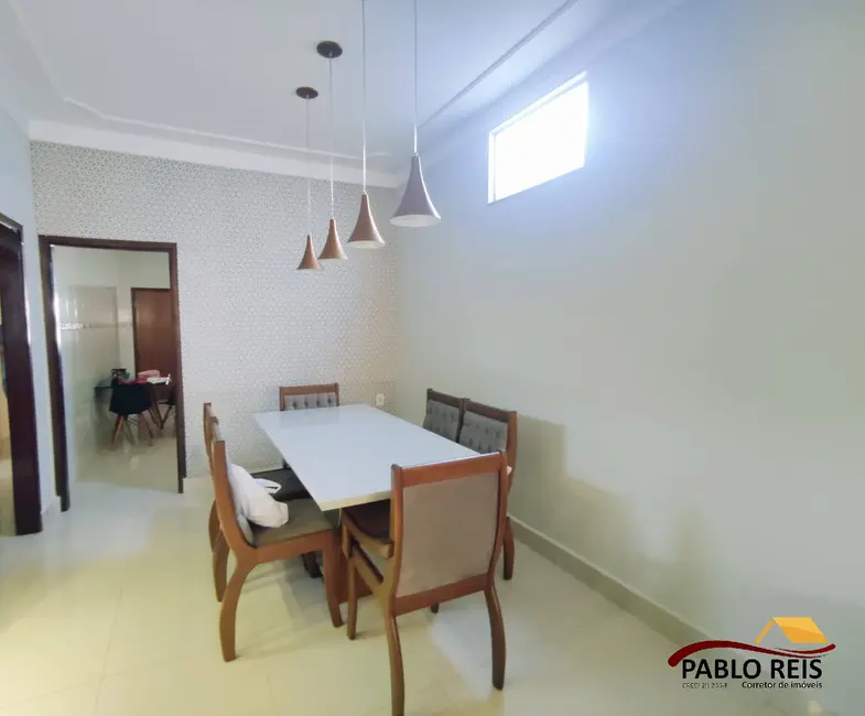 Casa com 3 quartos à venda, 360m2 em Monte Carmelo - MG - imagem 3 Foto 3 de Casa com 3 quartos à venda, 360m2 em Monte Carmelo - MG