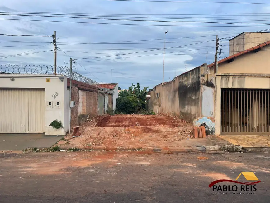 Foto 1 de Terreno / Lote à venda, 390m2 em Centro, Monte Carmelo - MG