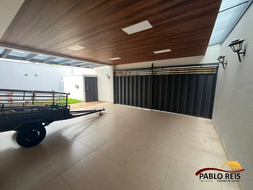 Casa com 3 quartos à venda, 360m2 em Monte Carmelo - MG - imagem 3 Foto 3 de Casa com 3 quartos à venda, 360m2 em Monte Carmelo - MG