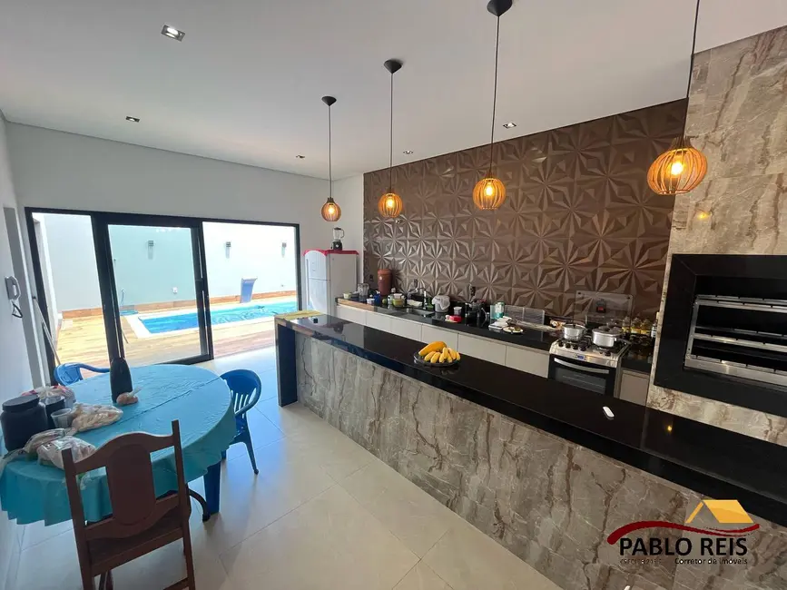 Casa com 3 quartos à venda, 288m2 em Monte Carmelo - MG - imagem 7 Foto 7 de Casa com 3 quartos à venda, 288m2 em Monte Carmelo - MG