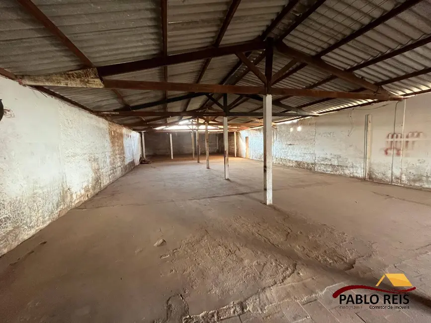 Foto 2 de Armazém / Galpão à venda, 360m2 em Monte Carmelo - MG
