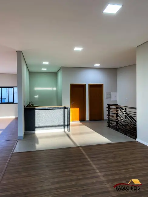 Foto 2 de Sala Comercial para alugar, 250m2 em Centro, Monte Carmelo - MG
