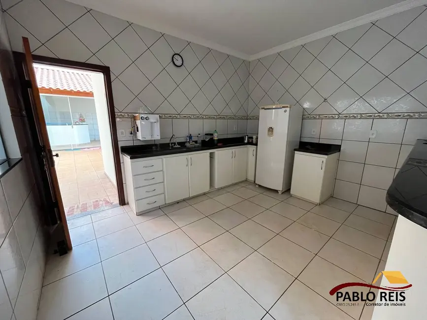 Casa com 3 quartos à venda, 360m2 em Monte Carmelo - MG - imagem 5 Foto 5 de Casa com 3 quartos à venda, 360m2 em Monte Carmelo - MG