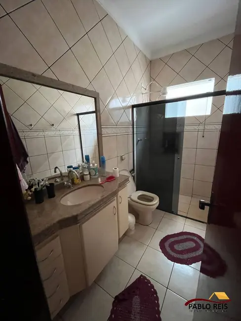 Casa com 3 quartos à venda, 360m2 em Monte Carmelo - MG - imagem 9 Foto 9 de Casa com 3 quartos à venda, 360m2 em Monte Carmelo - MG