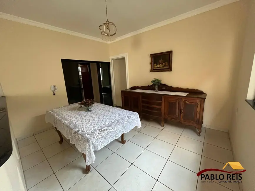 Casa com 3 quartos à venda, 360m2 em Monte Carmelo - MG - imagem 6 Foto 6 de Casa com 3 quartos à venda, 360m2 em Monte Carmelo - MG