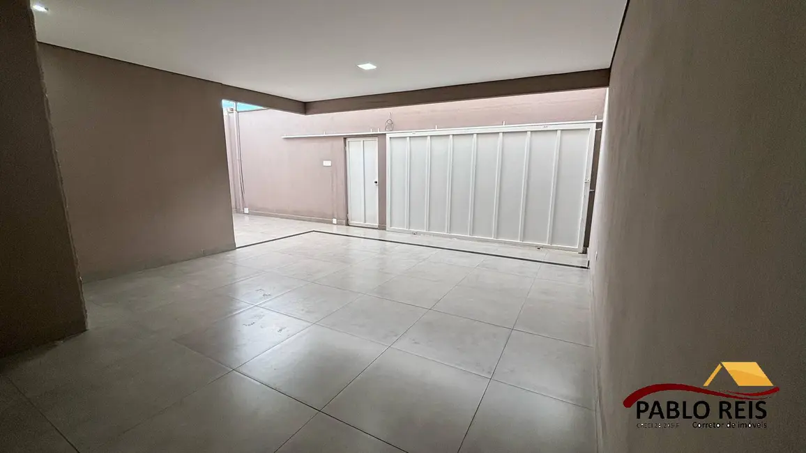 Casa com 3 quartos à venda, 240m2 em Monte Carmelo - MG - imagem 6 Foto 6 de Casa com 3 quartos à venda, 240m2 em Monte Carmelo - MG