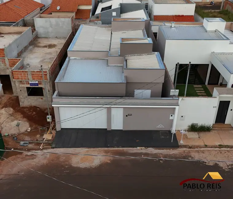 Foto 1 de Casa com 3 quartos à venda, 240m2 em Monte Carmelo - MG
