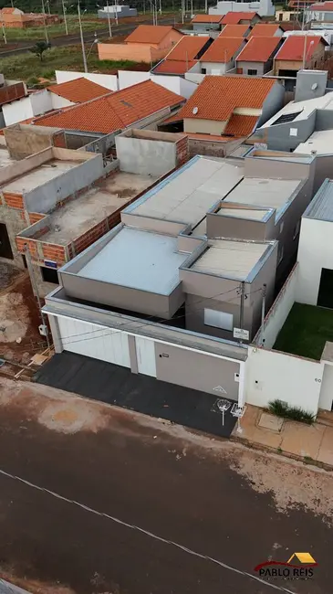 Casa com 3 quartos à venda, 240m2 em Monte Carmelo - MG - imagem 2 Foto 2 de Casa com 3 quartos à venda, 240m2 em Monte Carmelo - MG