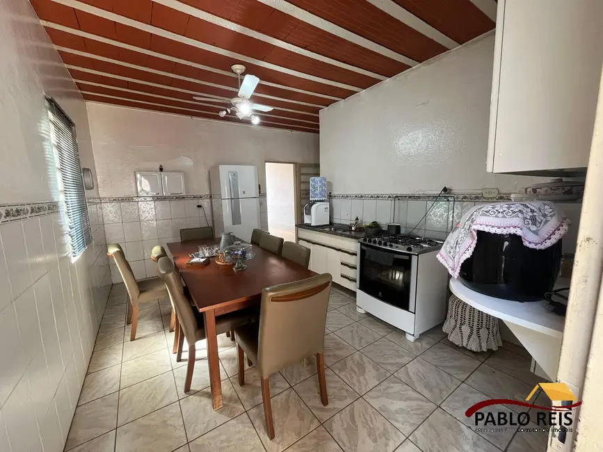 Casa com 3 quartos à venda, 181m2 em Centro, Monte Carmelo - MG - imagem 5 Foto 5 de Casa com 3 quartos à venda, 181m2 em Centro, Monte Carmelo - MG