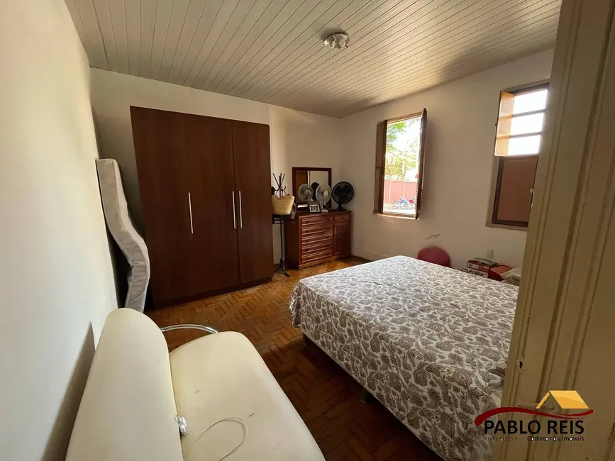 Casa com 3 quartos à venda, 181m2 em Centro, Monte Carmelo - MG - imagem 6 Foto 6 de Casa com 3 quartos à venda, 181m2 em Centro, Monte Carmelo - MG